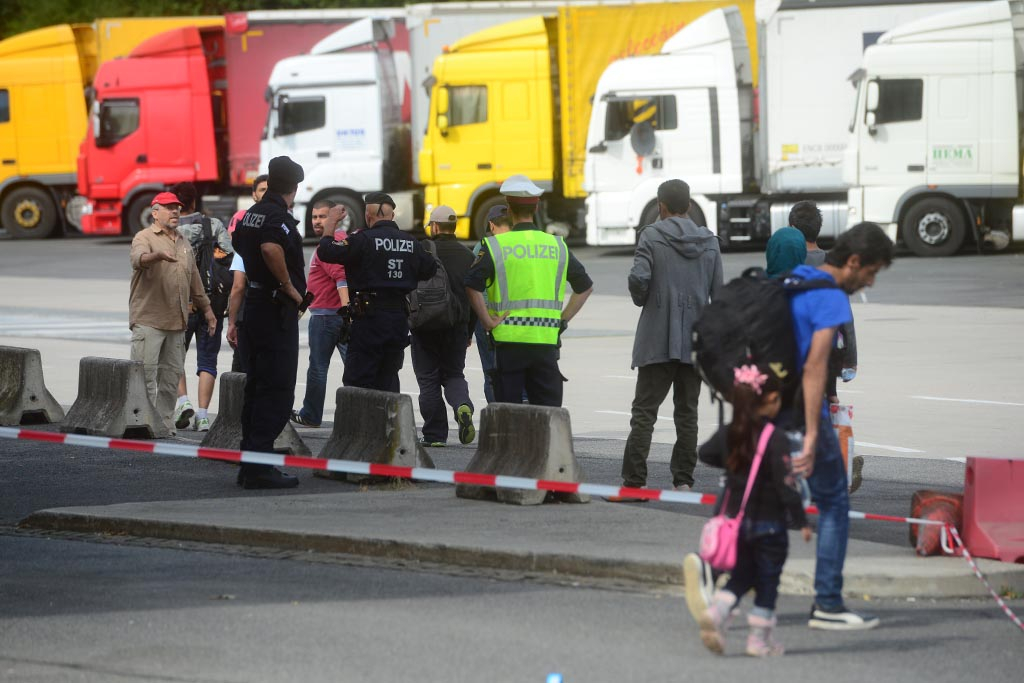 Na območju PU Koper policisti prijeli več deset nezakonitih migrantov. Slika je simbolična.
