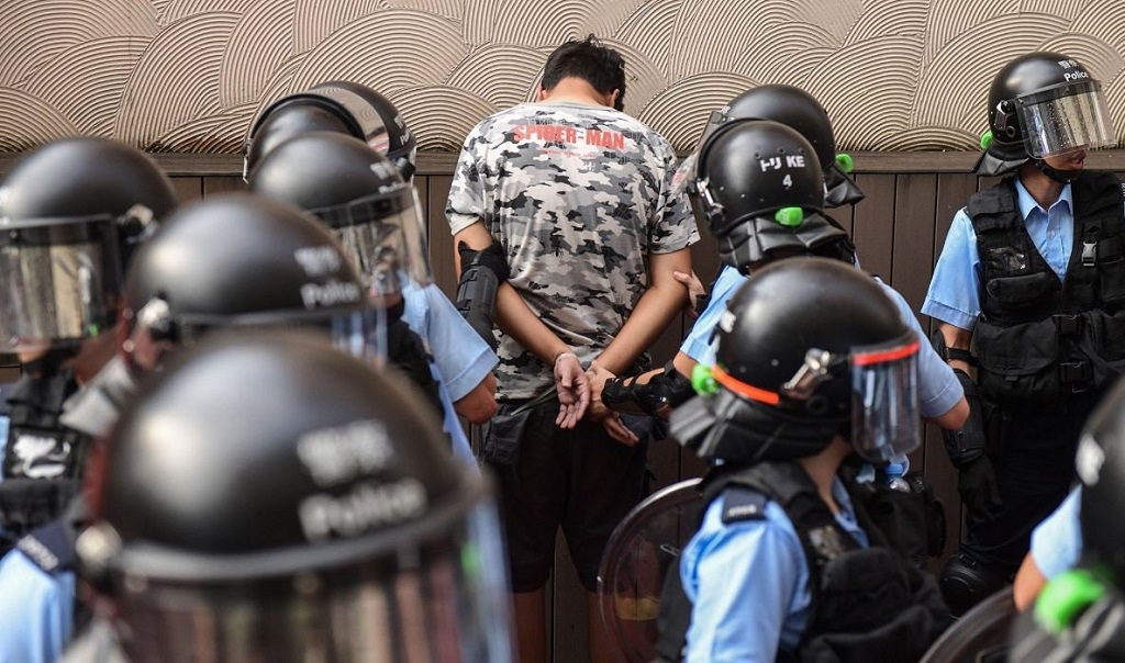 Hongkonška policija aretirala enega od protestnikov