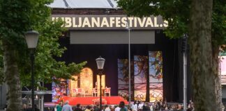 Ljubljana, Kongresni trg. Festival Ljubljana - opereta Netopir avstrijskega skladatelja Johanna Straussa mlajsega v izvedbi SNG Maribor.