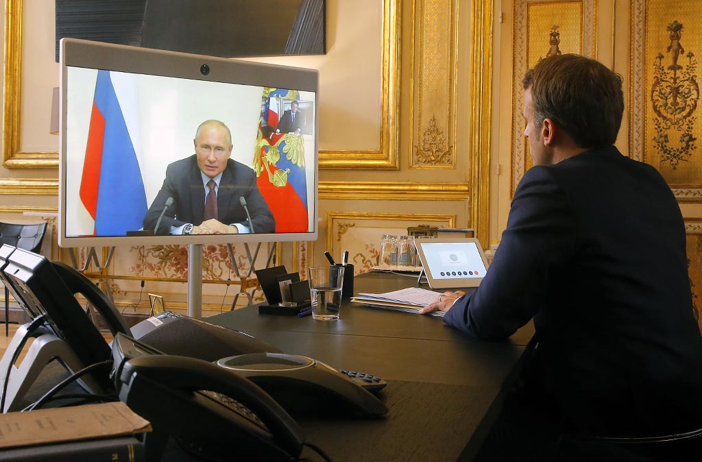 Macron bo Putinu v petek predlagal pot do rešitve krize v Ukrajini
