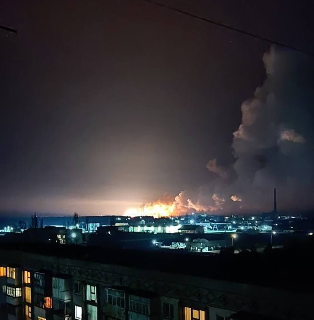 Украина 25.02 2024 г. Взрыв в ночном небе.