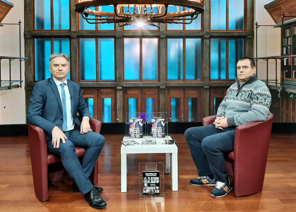 Vabljeni K Ogledu Oddaje Beremo Na Nova24TV: Gosta: Politolog In ...