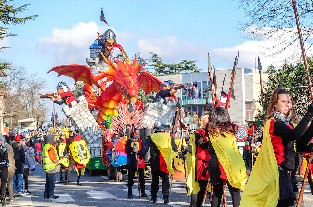 Hura! Veseli pust! - Demokracija