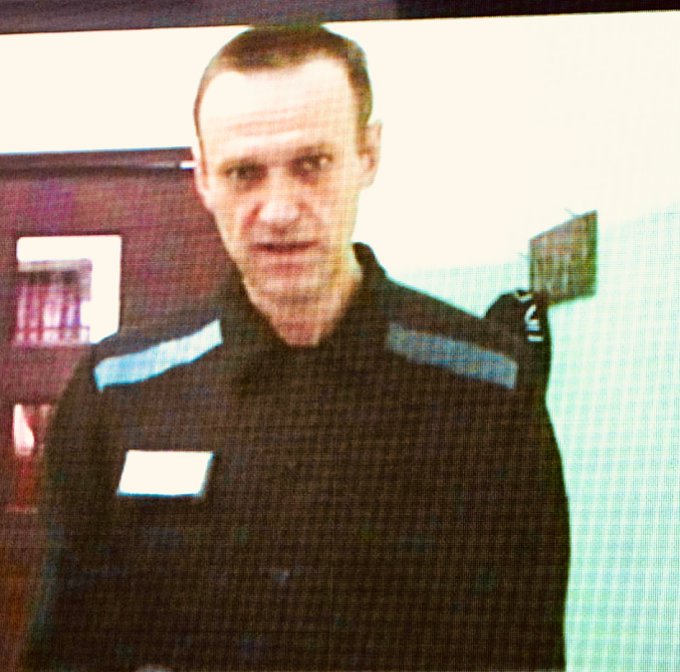 Le tribunal russe a condamné Navalny à 19 ans de prison supplémentaires !  Foncez vers les Russes lors de la condamnation : “Ils veulent vous faire peur, pas moi, et vous enlever votre volonté de vous rebeller !”