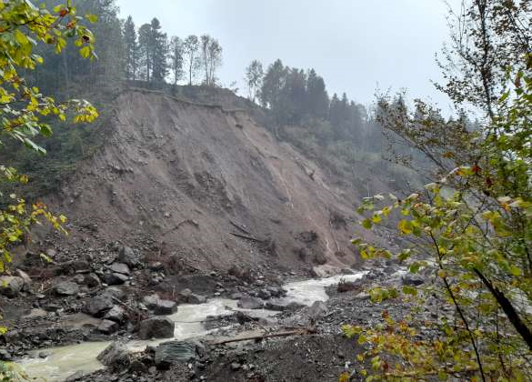 L’avalanche à Struga pri Luče se propage régulièrement