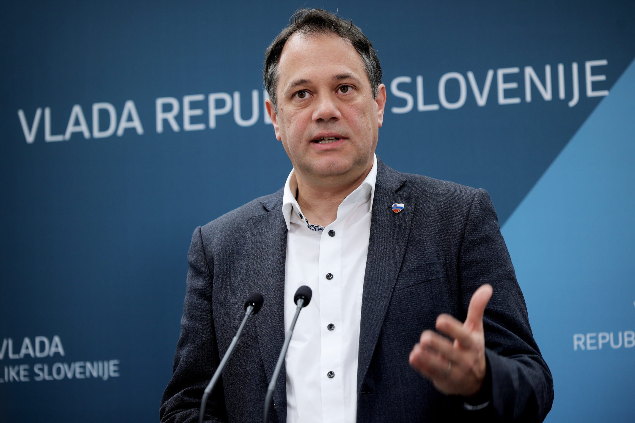Matej Arčon kot multifunkcionar? Podpredsednik vlade, minister za ...