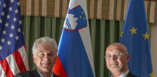 Direktor ameriške Centralne obveščevalne agencije (Cia) William Burns se je med obiskom v Sloveniji srečal z direktorjem Slovenske obveščevalno-varnostne agencije (Sova) Joškom Kadivnikom. (foto: Sova/omrežje X)