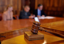 Nova sramota ustavnega sodišča: potrdilo je legitimnost jugoslovanskemu totalitarnemu pravu