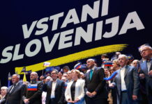 (AKTUALNO) Janez Janša na konvenciji stranke: Najprej bomo zgradili nazaj, kar so dobrega porušili