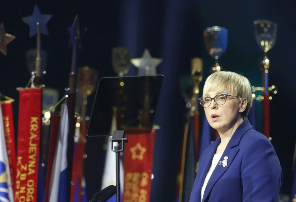Bralka sprašuje: kaj se dogaja v glavi predsednice?