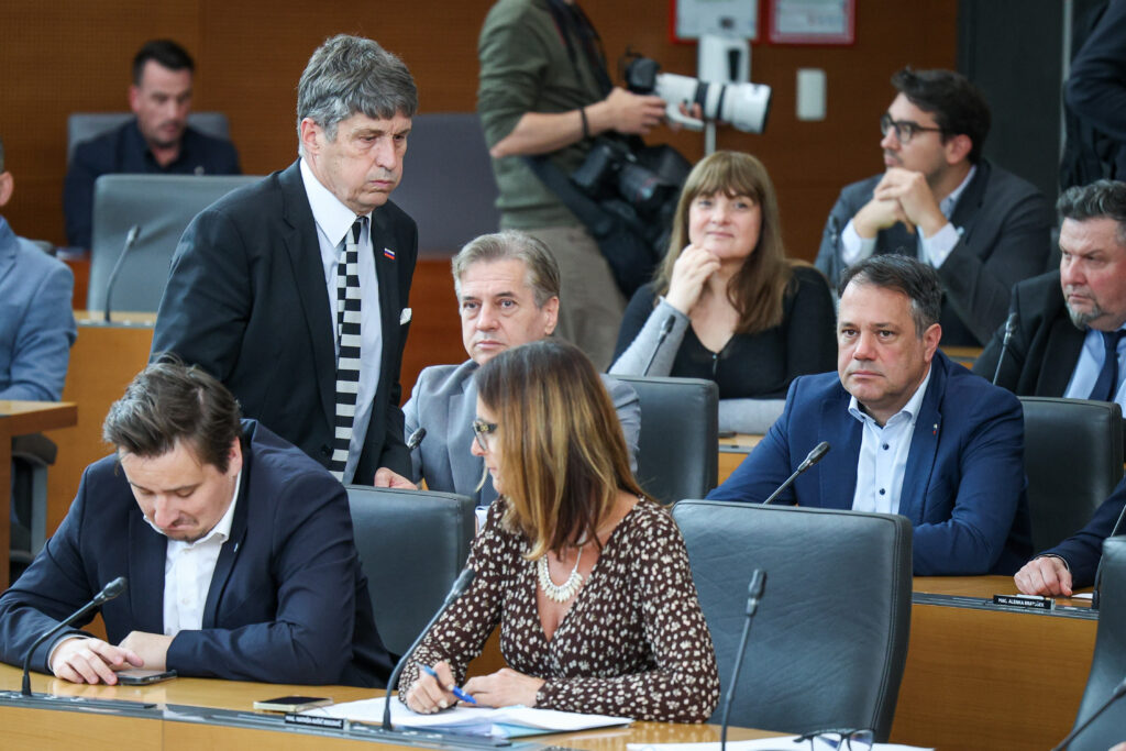 Borut Sajovic in njegovo vmešavanje v odločitve Tee Košir