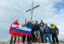 Premier Janez Janša na vrhu Škrlatice. Kaj je sporočil s kraljice slovenskih gora?
