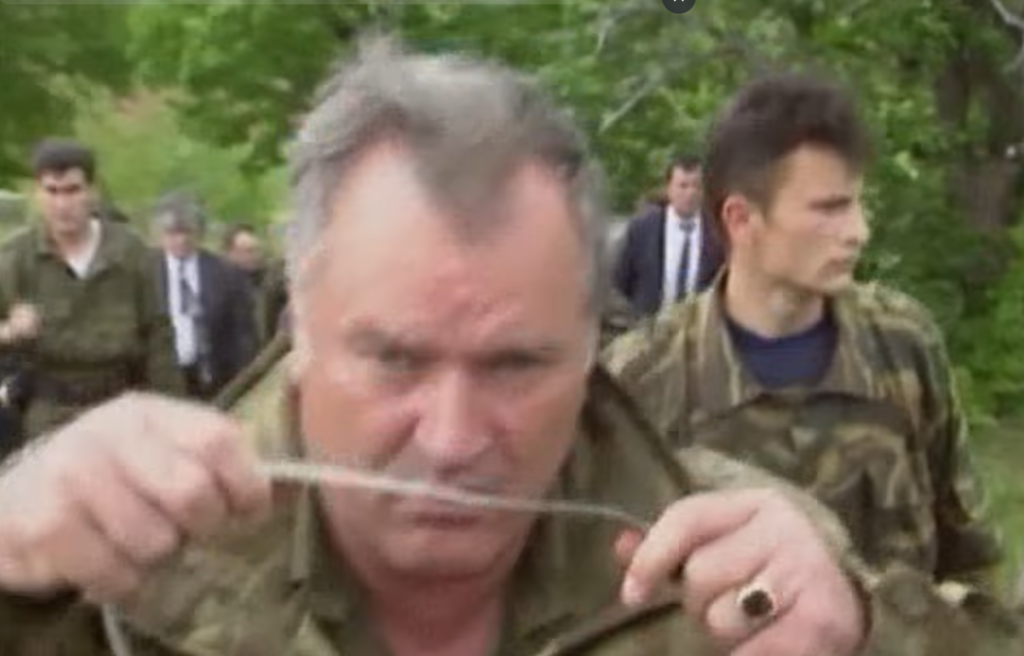 Umrla legenda zla: sovpadanje, ki razkriva težo zgodovine