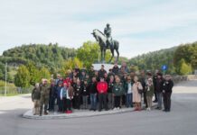 Vojaški gorniki v Pivki predali zgodovinski transportni čoln, na Bohinjski Beli spoznali sodobno vojaško gorništvo