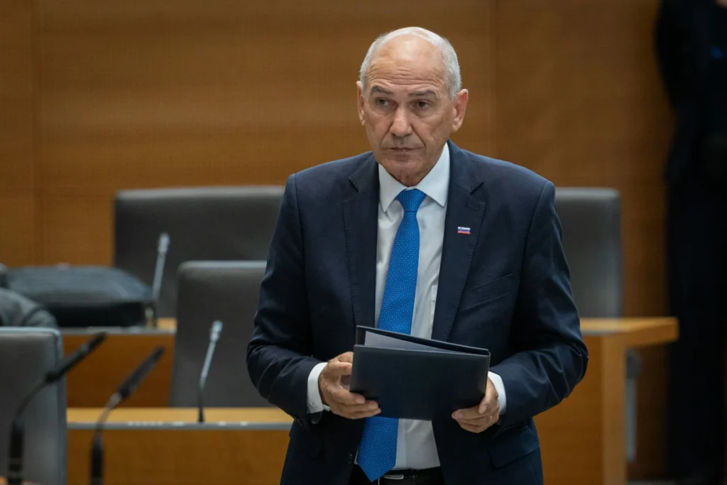 Janšev spopad z Inštitutom 8. marec in srečanje z Niko Kovač na letalu