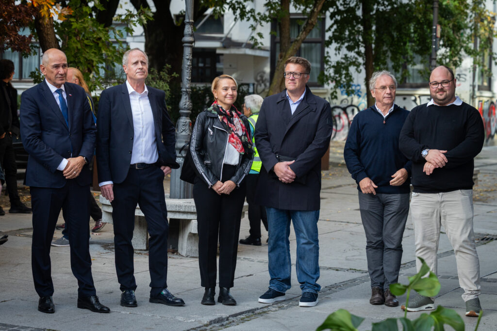 Ljubljanski volilni štabi odprti: SDS začenja kampanjo, Vrhovec zavrača dolgove do Jankovića